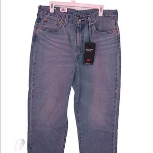 light wash levi’s jeans